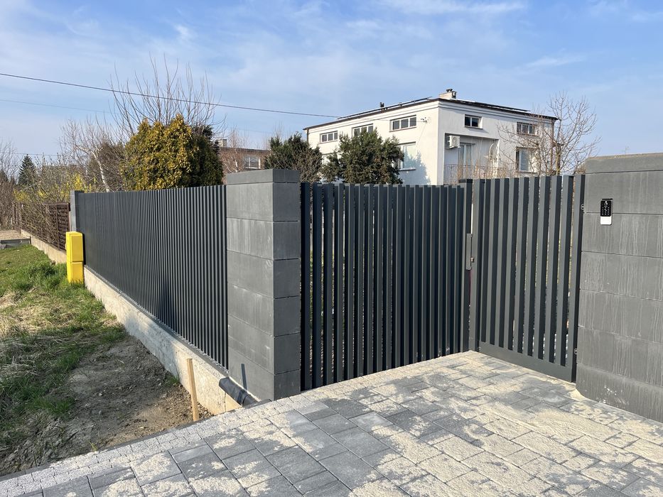 Montaż Ogrodzeń grzebienowe , poziome . Laserowe . Aluminium . Stal