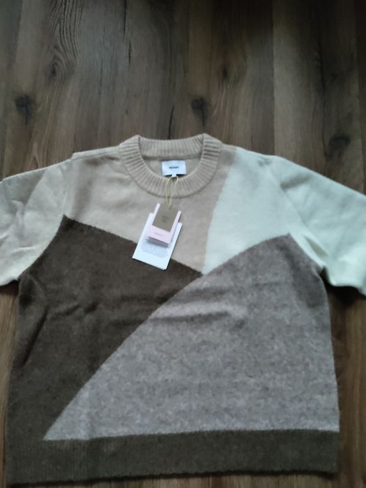 Шикарний пуловер у бежеві тони