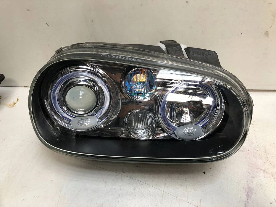 Reflektor prawy Volkswagen Golf IV