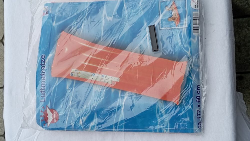 Надувний матрац.