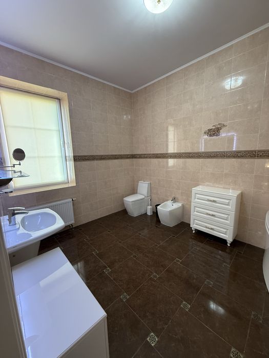 Аренда шикарного дома на Звиренецкой,Печерск,Посольства,бассейн,камин