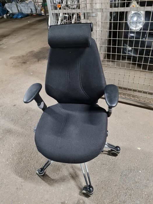 fotel biurowy na kółkach