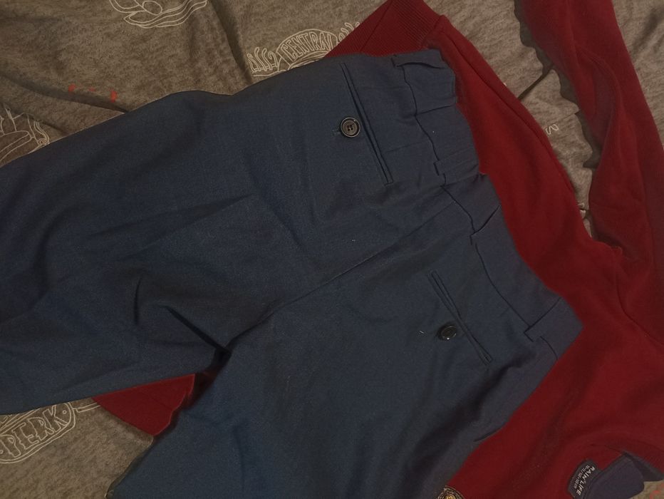 штани та пару кофт