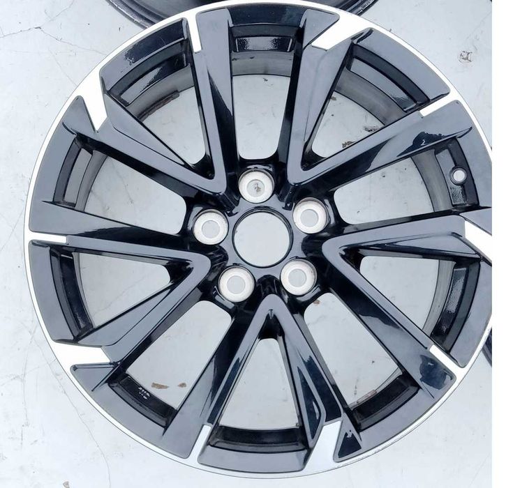 Toyota Corolla e21 GR felga 18x8 et40