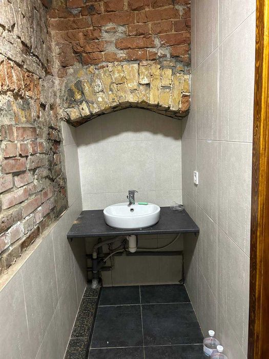 Продаж нежитлового приміщення 76 кв.м. центр. Володимирська вул.