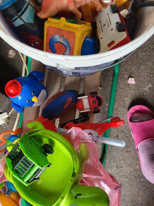 Zabawki plastikowe mieszane  9zlotych