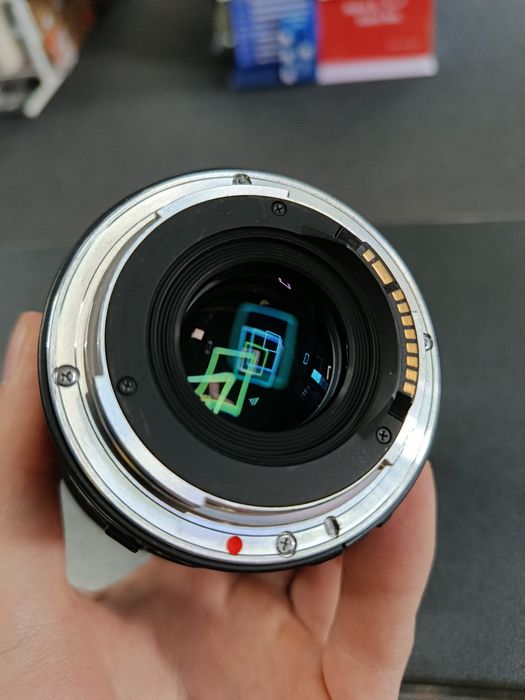 Sigma 18-50mm f/2.8 EX DC Macro для Canon EF-S