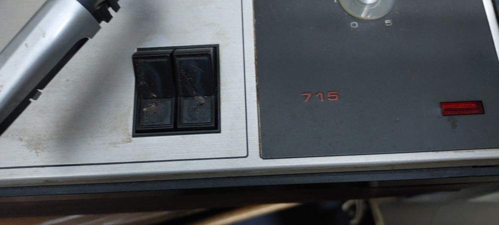 Vendo gira discos antigo para peças.