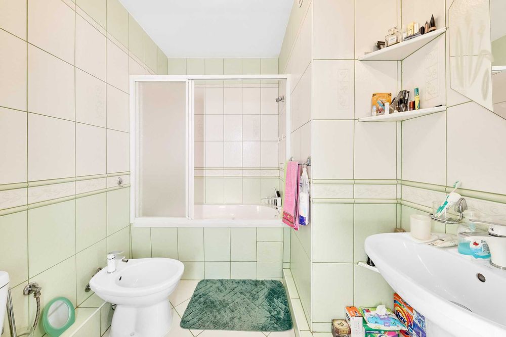 Sprzedam mieszkanie z oddzielnym garażem w bloku oraz meblami