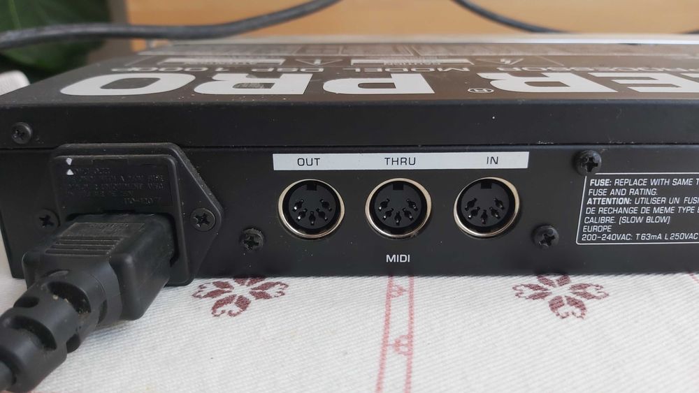 Behringer Virtualizer Pro DSP 1000P processador de efeitos digitais