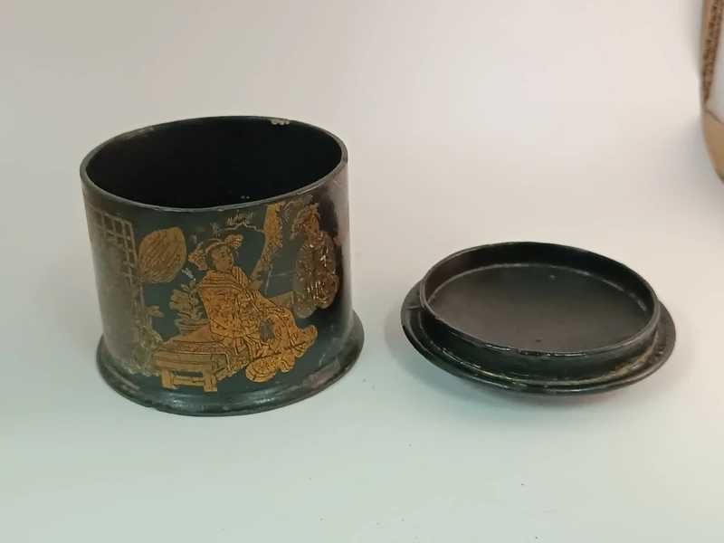 Fabulosa caixa japonesa em papier mache Meiji Sec. XIX