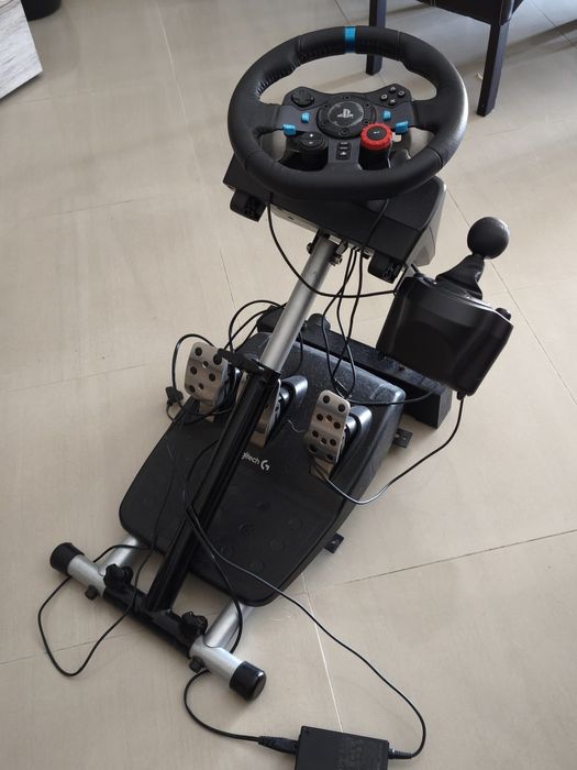 Volante Logitech e suporte para o mesmo