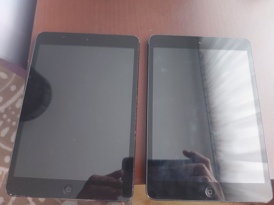 2x Apple Ipad mini 16 gb