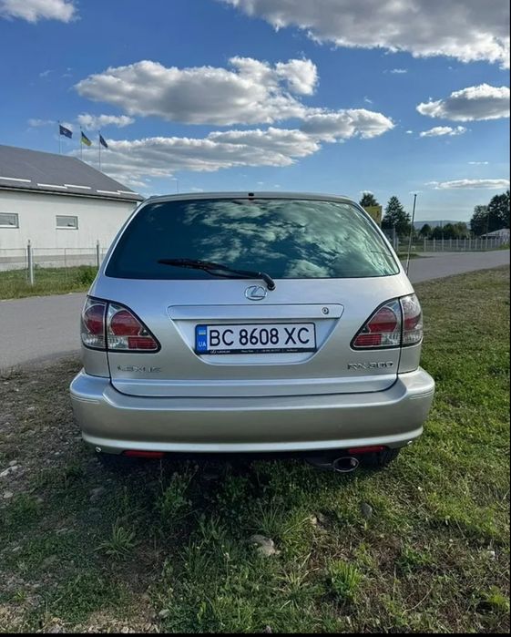 Автомобіль Lexus RX 300