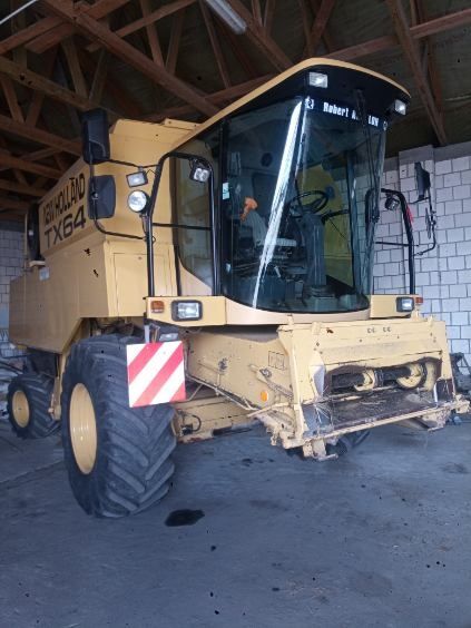 Kombajn zbożowy TX64