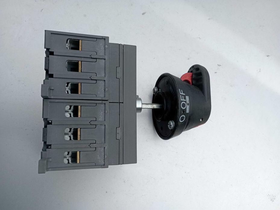 Перемикач навантаження-Рубильник перекидний OT63E3C І-0-ІІ 3Р 63А