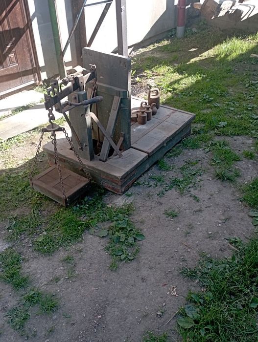 Вага старовинна робоча в хорошому стані на 300 кг