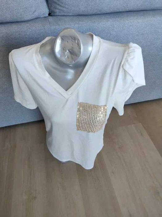 Blusa Branca com Bolso de Lantejoulas Douradas – Tamanho M
