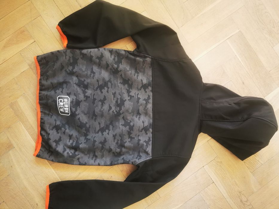 Softshel dziecięcy 134 / 140 stan bdb