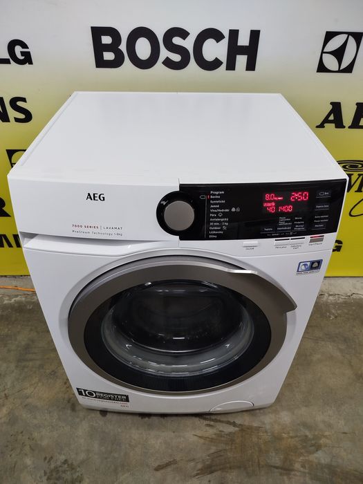 Пральна машина фірми AEG,