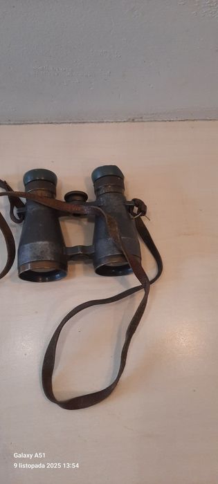 Zabytkowa lornetka wojskowa