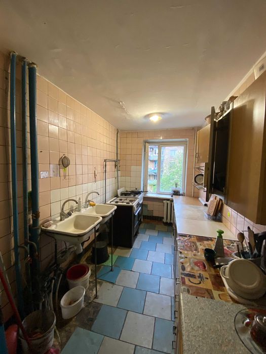 Продаж  БЕЗ% кімнати з балконом в комунальній  квартирі, Лісовий масив, просп. Лісовий 12-Б