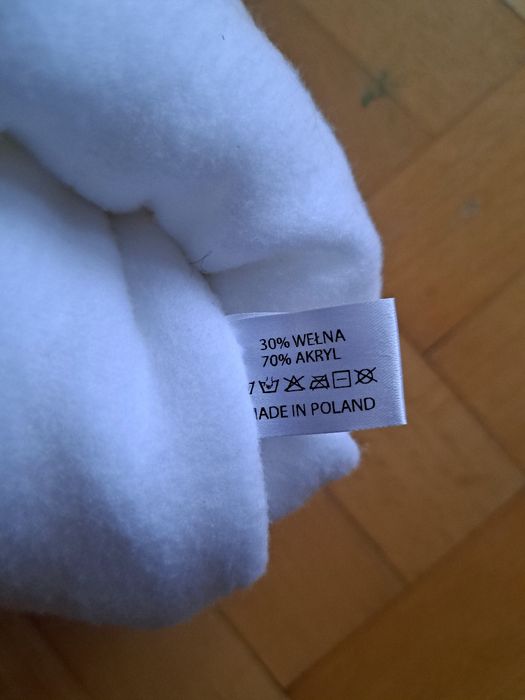 Nowa damska biala czapka z welna  Jacob