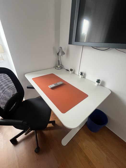 Cadeira de trabalho IKEA FLINTAN (preta) com apoios de braços