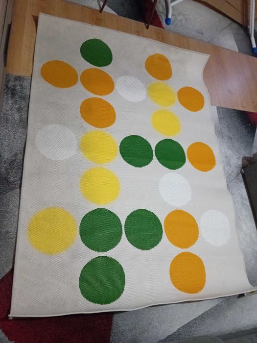 Carpete com bolas - BROGGAN