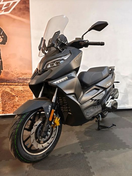 Cyclone RT2 300 Maxi Scooter Campanha