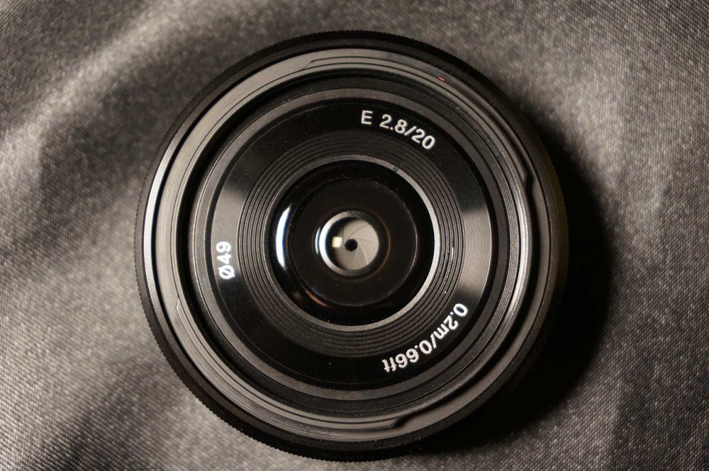 Об'єктив Sony SEL20F28 20mm F/2.8