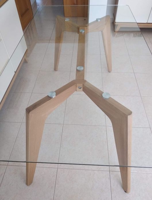 Mesa de jantar em vidro