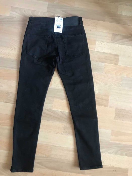 Продам новые джинсы на мальчика ZARA (цвет- черный)