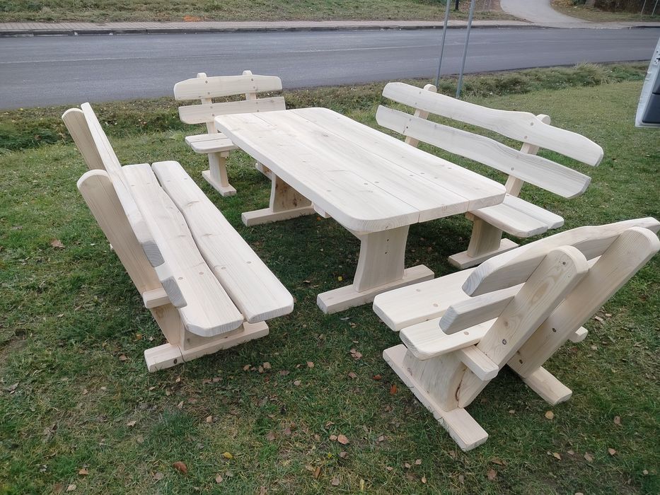 Stoły ogrodowe z ławkami