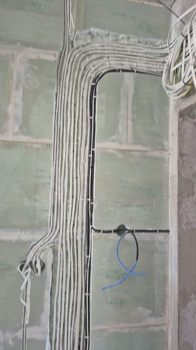 Hydraulik, gazownik, elektryk.