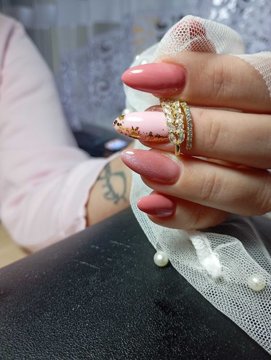 manicure hybrydowy żelowy