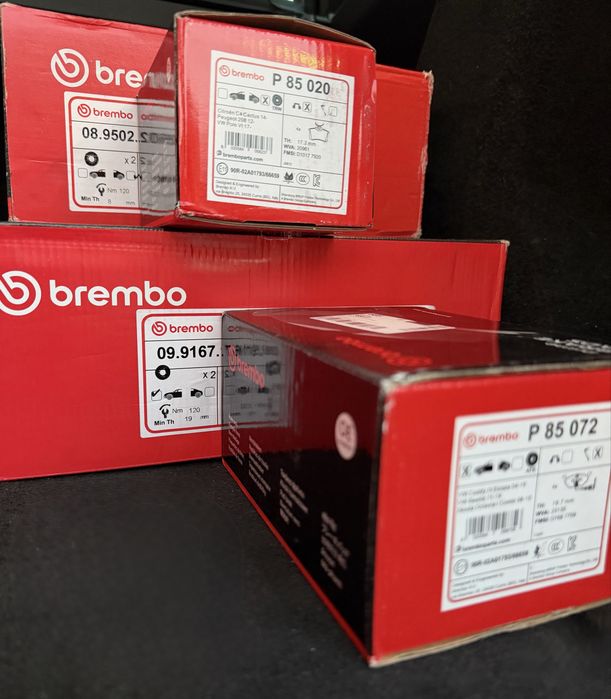 Brembo. Перфоровані гальмівні диски та колодки VW GOLF,  SKODA OCTAVIA комплект