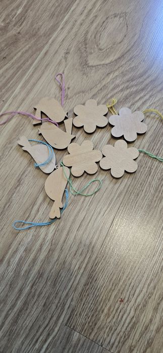 Kwiaty i ptaszki drewniane