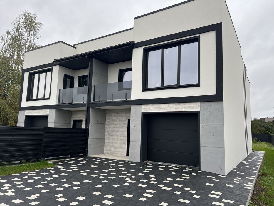 Готови дуплекс , велика ділянка, всі комунікаціі