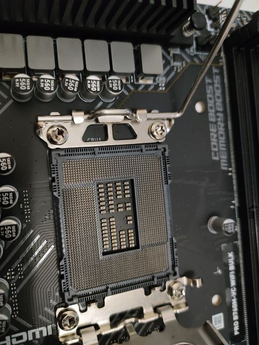 Процесор Intel i7 13700 MSI B760M-VC WIFI6E