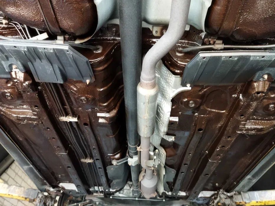 Антикорозійна обробка дна/ Зварювальні роботи кузова пороги дно