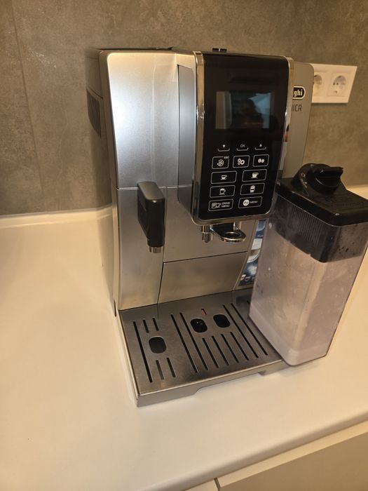 Кавомашинка Delonghi dinamica exam 352.55.sb