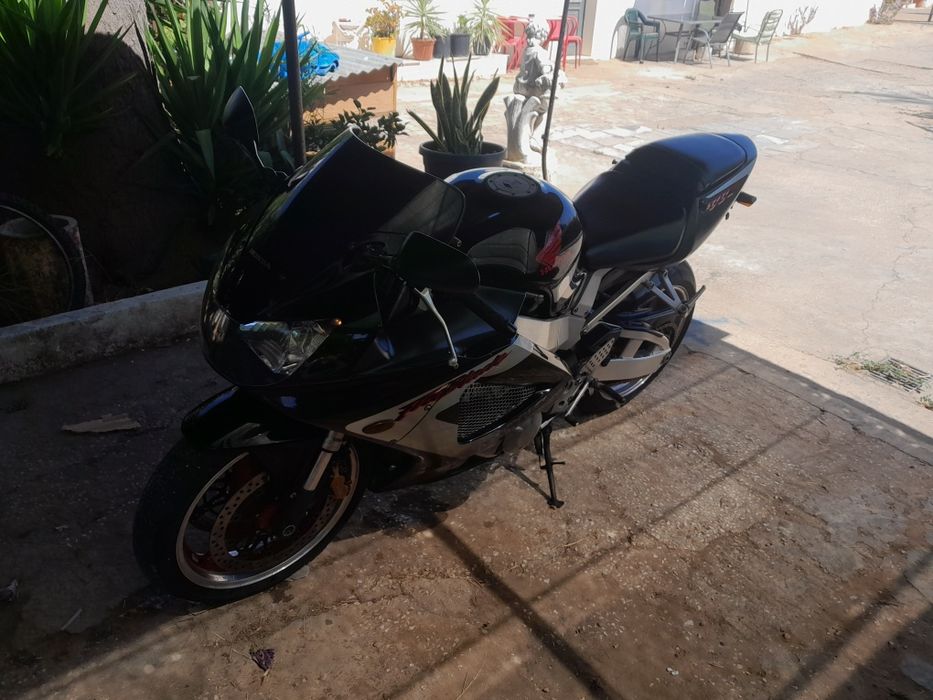 Vendo cbr 900rr perta