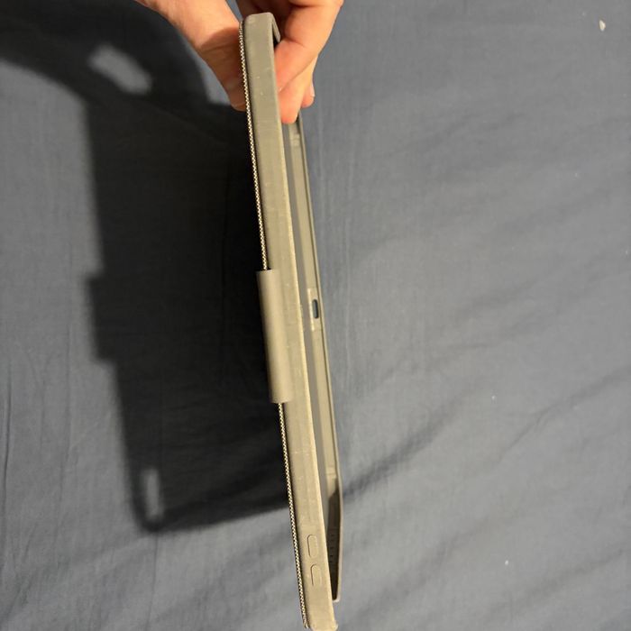 Etui Logitech Combo Touch do iPad 10. / 11. Gen (A16) stan BDB, PL