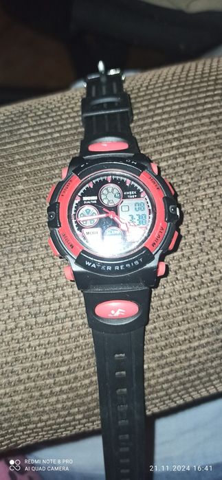 Продам часы  спортивные