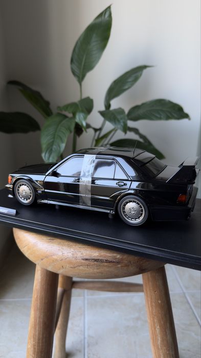 Mercedes-Benz 190 EVO II (W201) – Miniatura 1:18 Solido