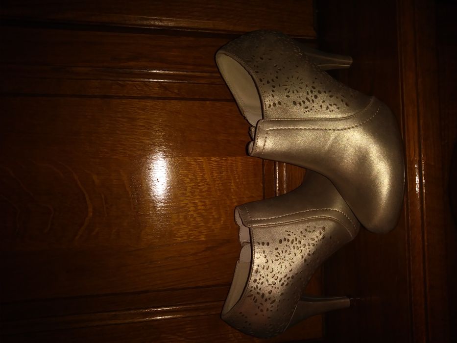 Złote buty botki szpilki 37