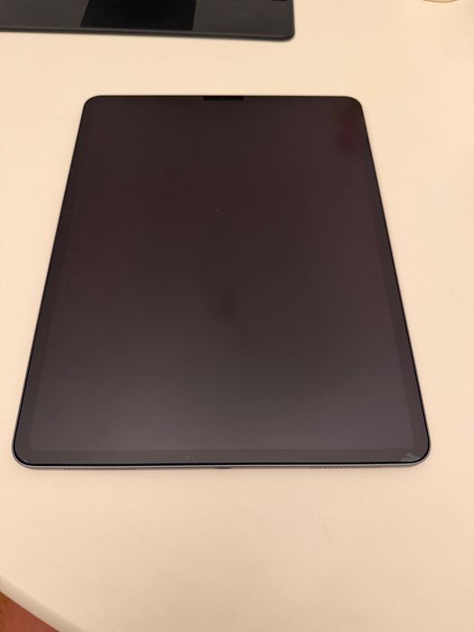 iPad Pro 12.9” 4ª Geração 256GB + Magic Keyboard — Como Novo