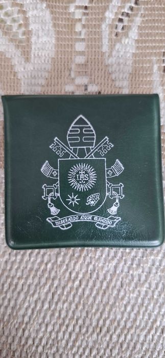 Różaniec papieski ofiarowany i poświęcony przez Papieża Franciszka