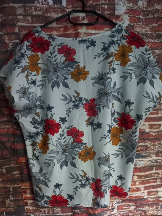 L  Lekka bluzka w kwiatowy print